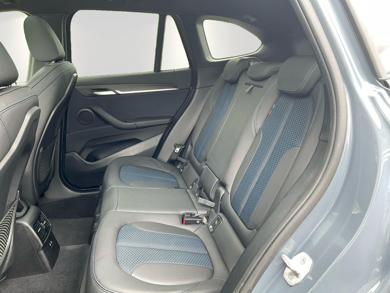 BMW X1 xDrive 20 i M Sport - Samsaru's Car Outlet