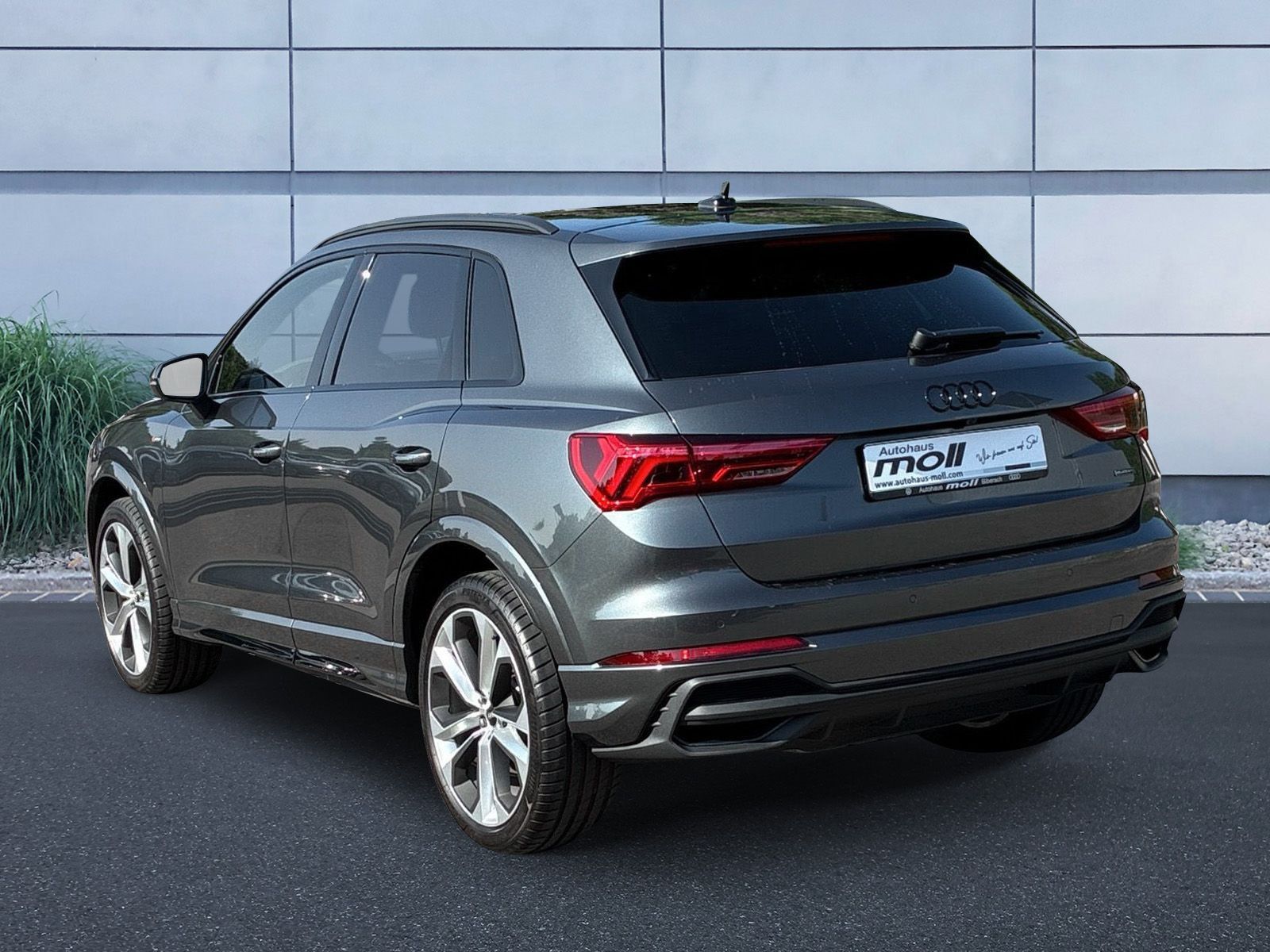 Audi Q3 40 TFSI quattro S line - Samsaru's Car Outlet
