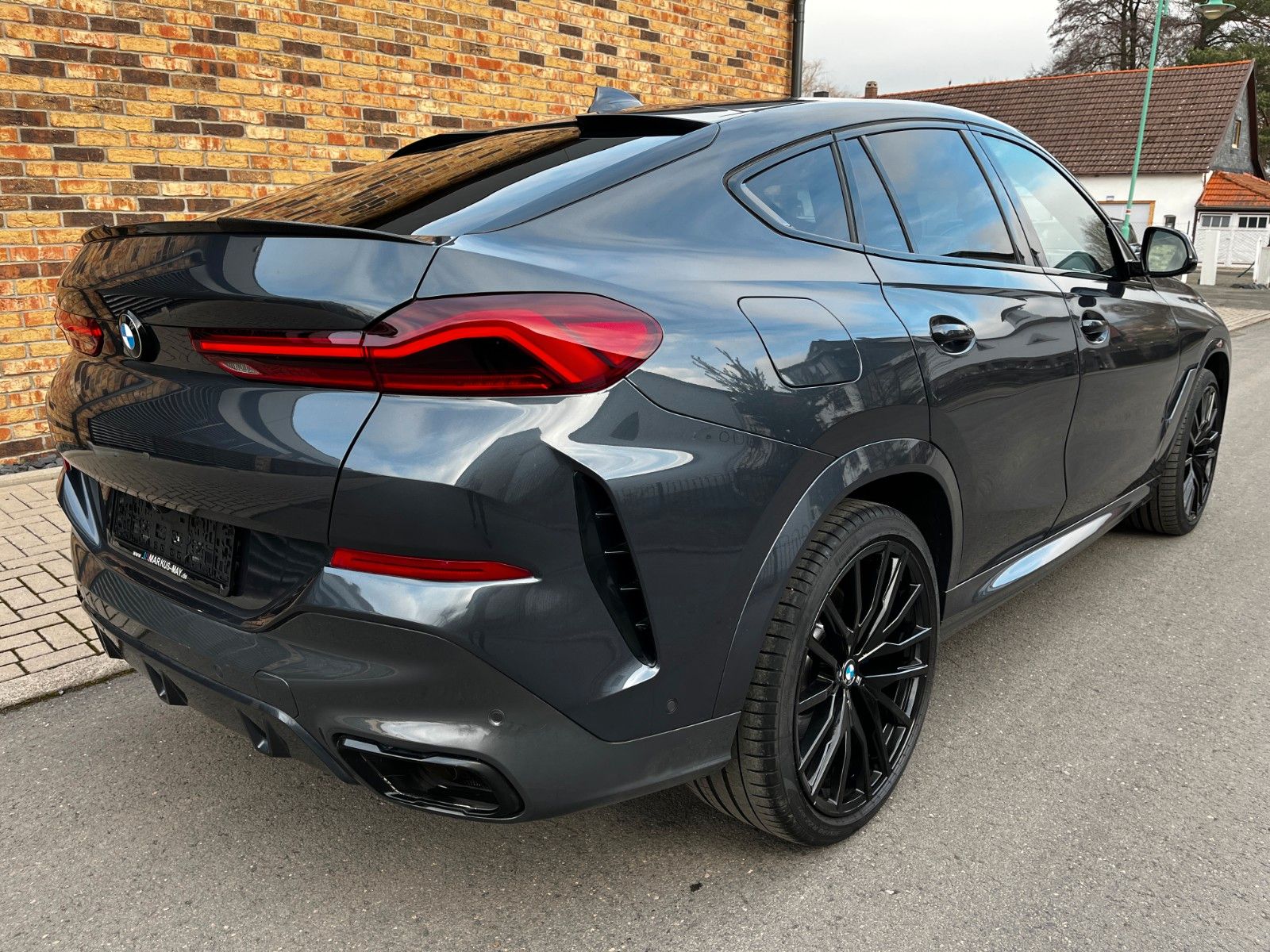 BMW X6 M50i AHK Leder Laser HUD DAProf Standhz