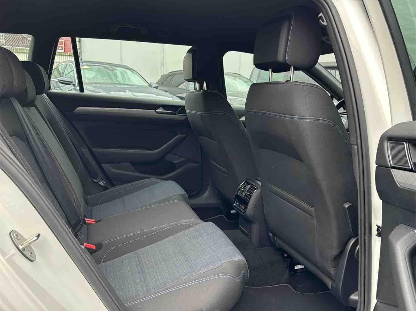 Volkswagen Passat Variant GTE - Samsaru's Car Outlet