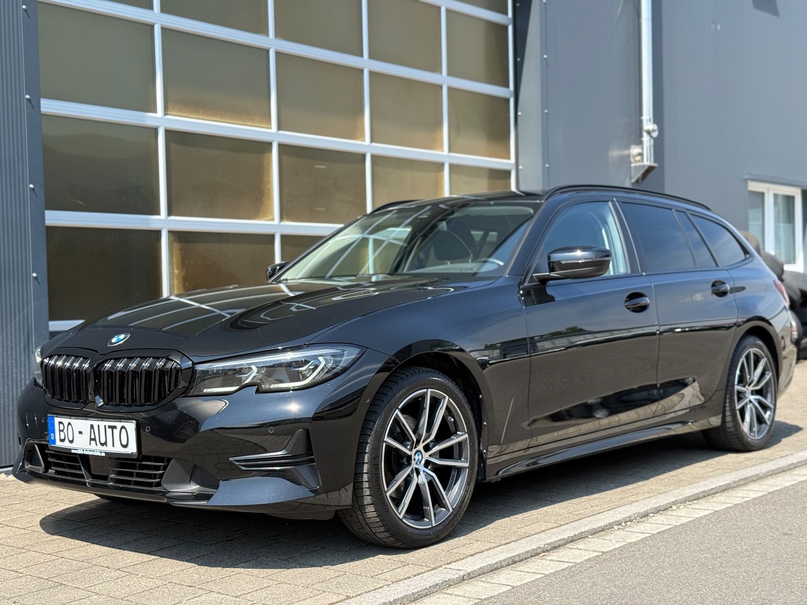 BMW 320 d - Samsaru's Car Outlet