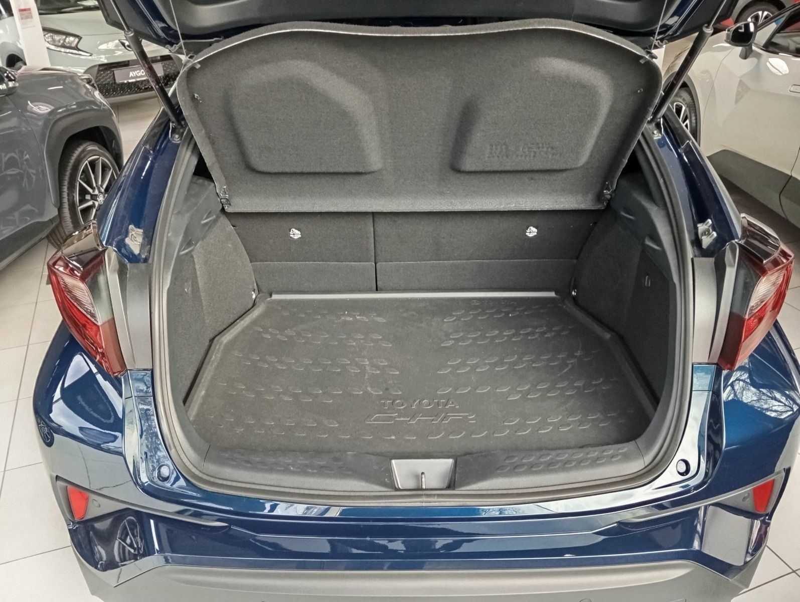 Toyota C-HR 2.0l Hybrid Automatik Team D, Toter Winkel