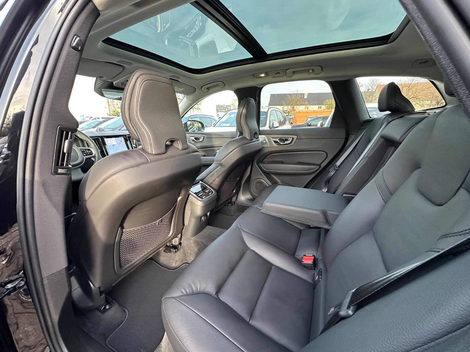 Volvo XC60 Ultimate Dark AWD Leder HuD Pano B&W 360°