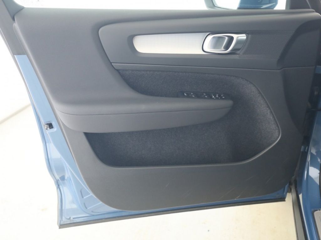 Volvo XC40 T4 Recharge Core Voll-LED AHK Kamera