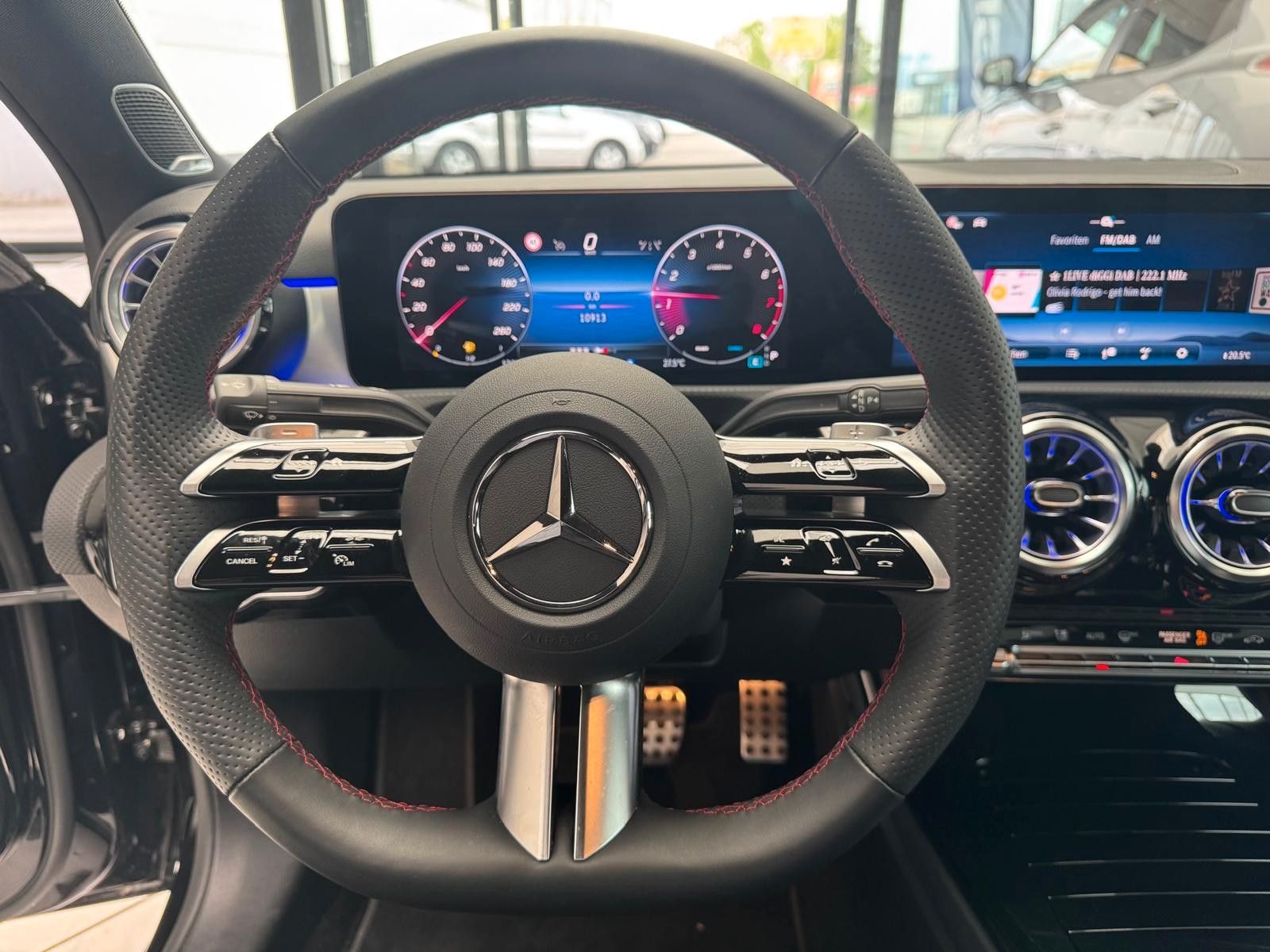Mercedes-Benz A 200 AMG Line Advanced Plus - Samsaru's Car Outlet