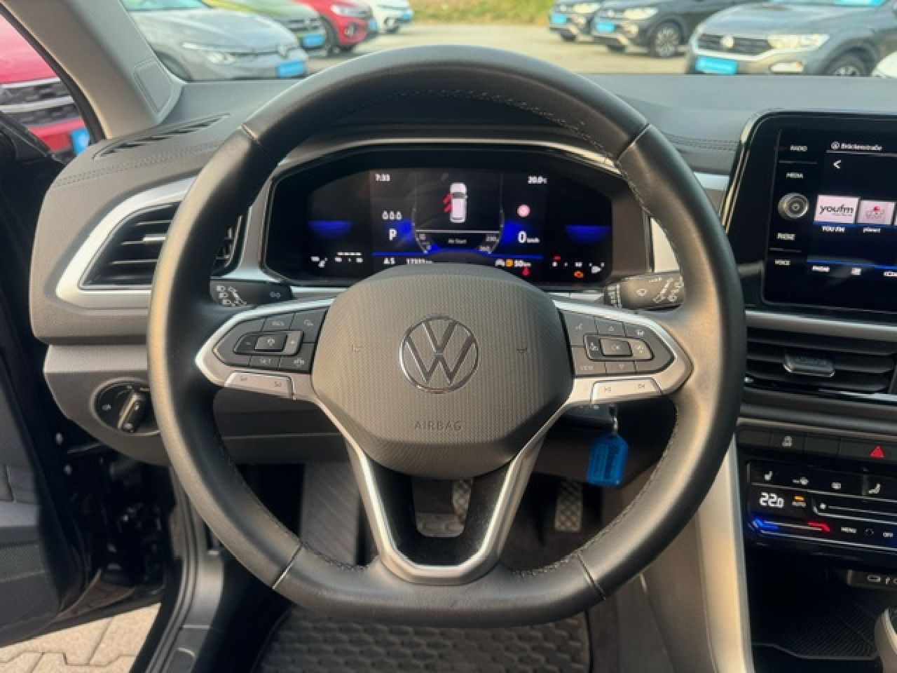 Volkswagen T-Roc Life 1.5 TSI DSG - Samsaru's Car Outlet