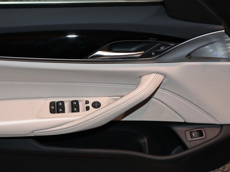 BMW 520d xDrive Limo. DrivAss RFK LED HUD 18Zoll