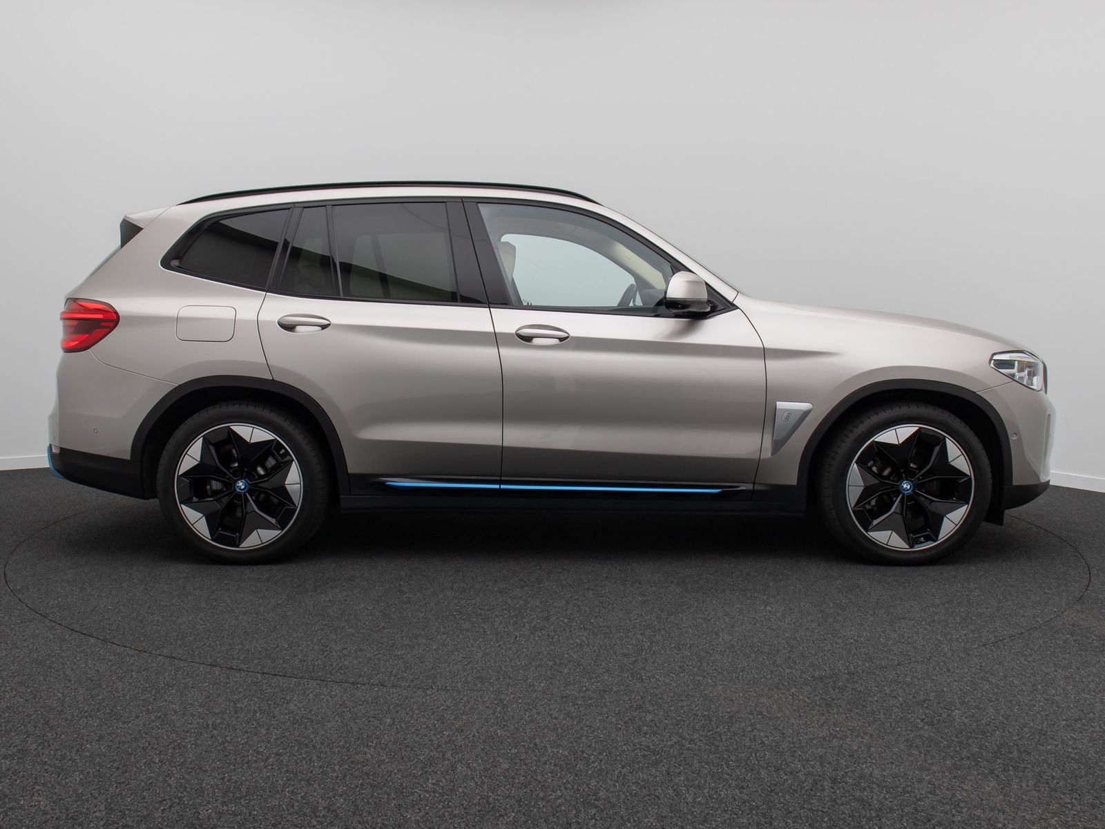 BMW iX3 IMPRESSIVE DAB 360°HUD Panorama H/K 20Zoll