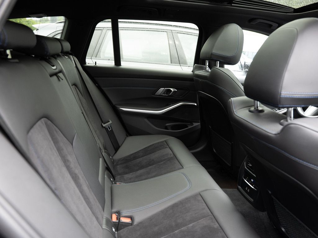 BMW 320i Touring M-Sportpaket - Samsaru's Car Outlet