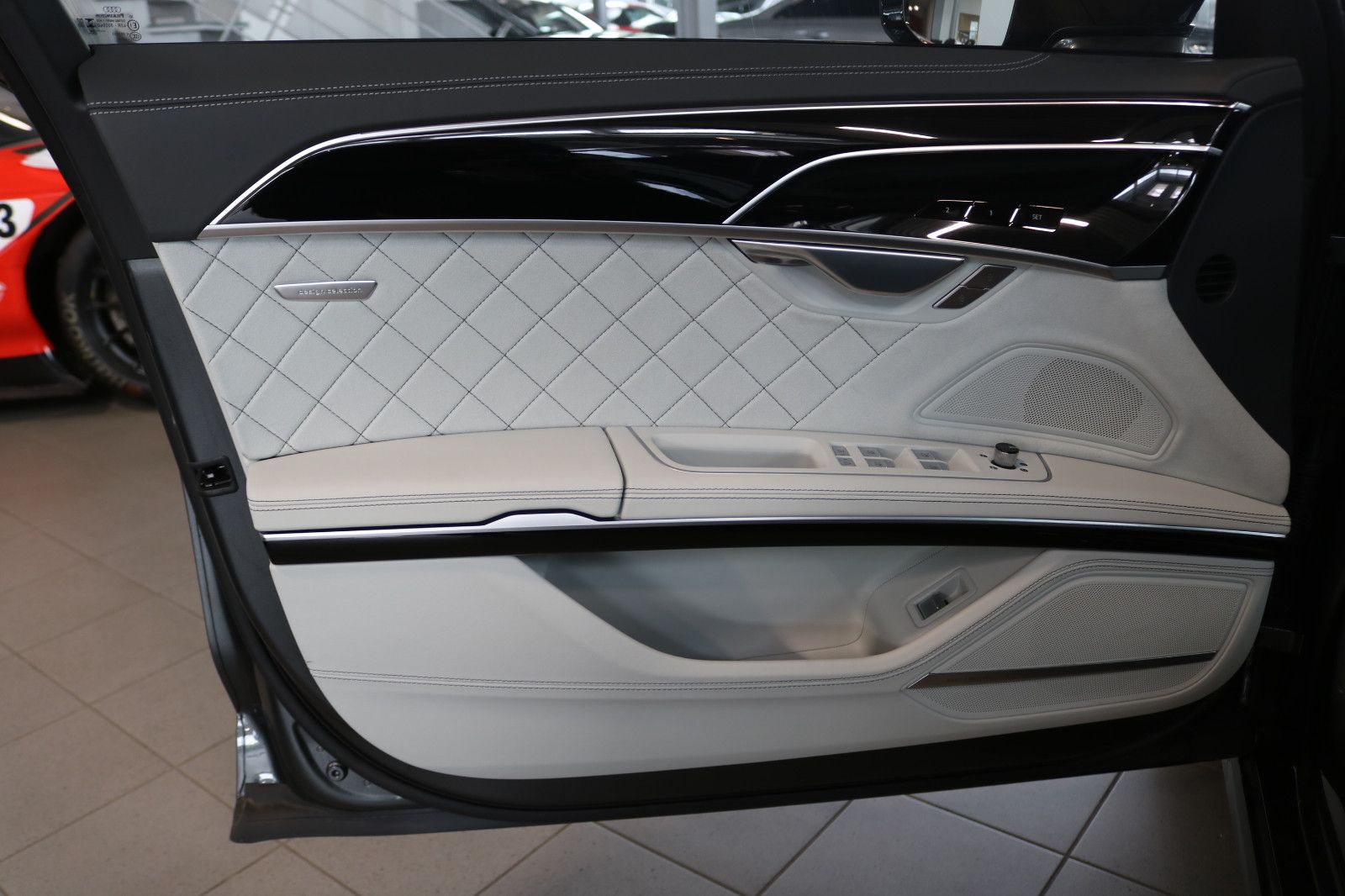Audi A8 L 60 TFSI S line - Samsaru's Car Outlet