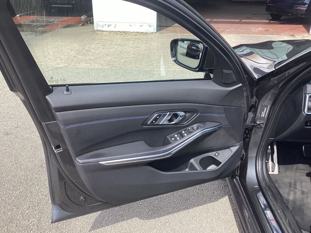 BMW 330e Aut. M Sport - Samsaru's Car Outlet