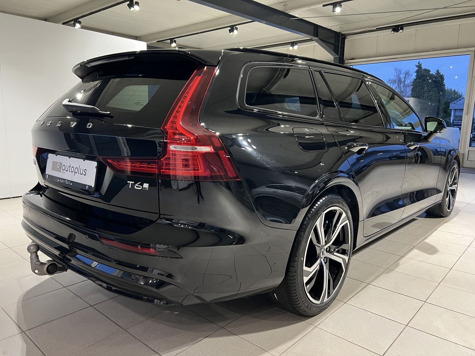 Volvo V60 T6 Plus Dark Recharge AWD ACC Pano AHK 360°