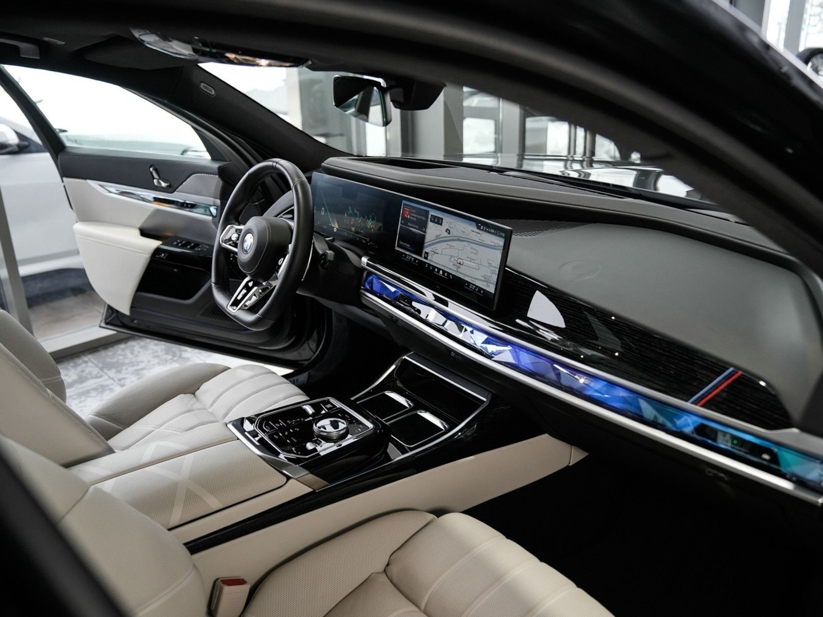 BMW 740d xDrive M SPORT PRO Sky-Lou. Autotür. FOND