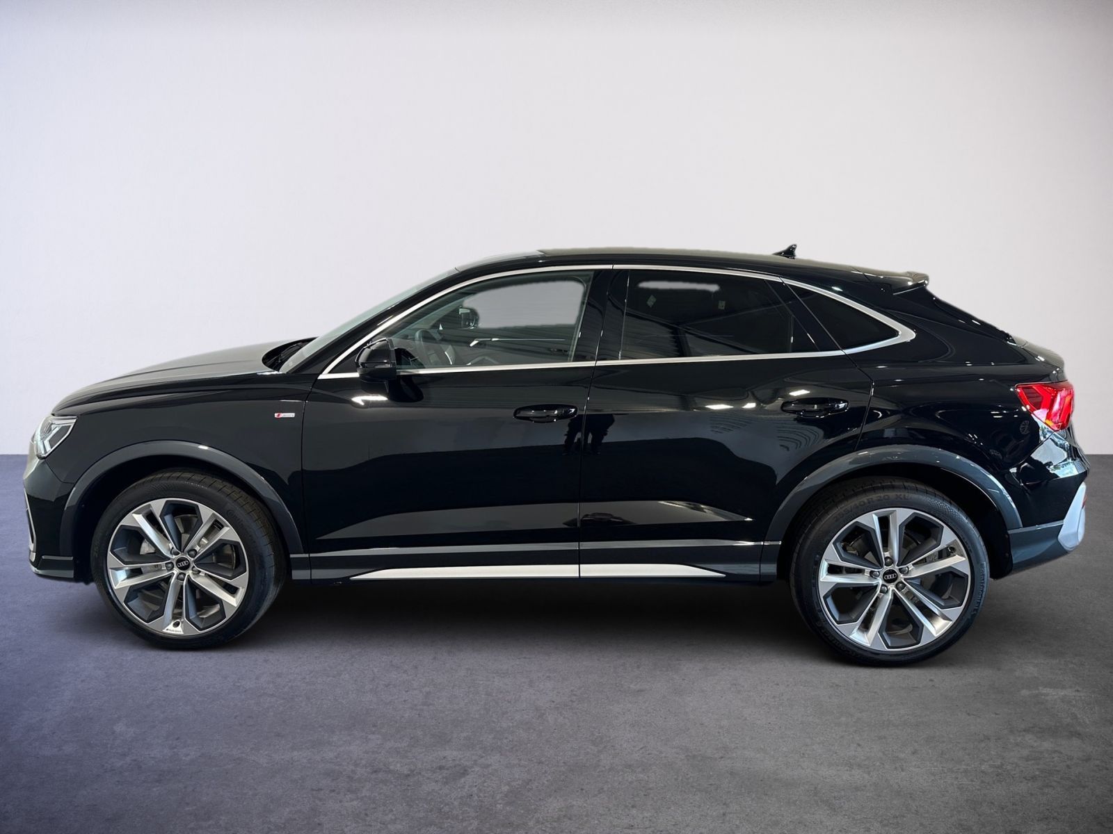 Audi Q3 Sportback 40 TFSI QUATT S LINE - Samsaru's Car Outlet
