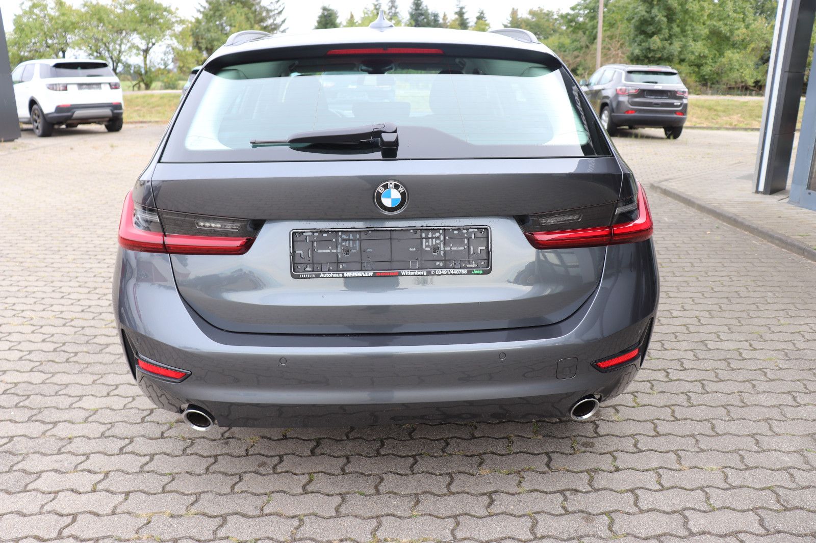 BMW 320i Touring Advantage - Samsaru's Car Outlet
