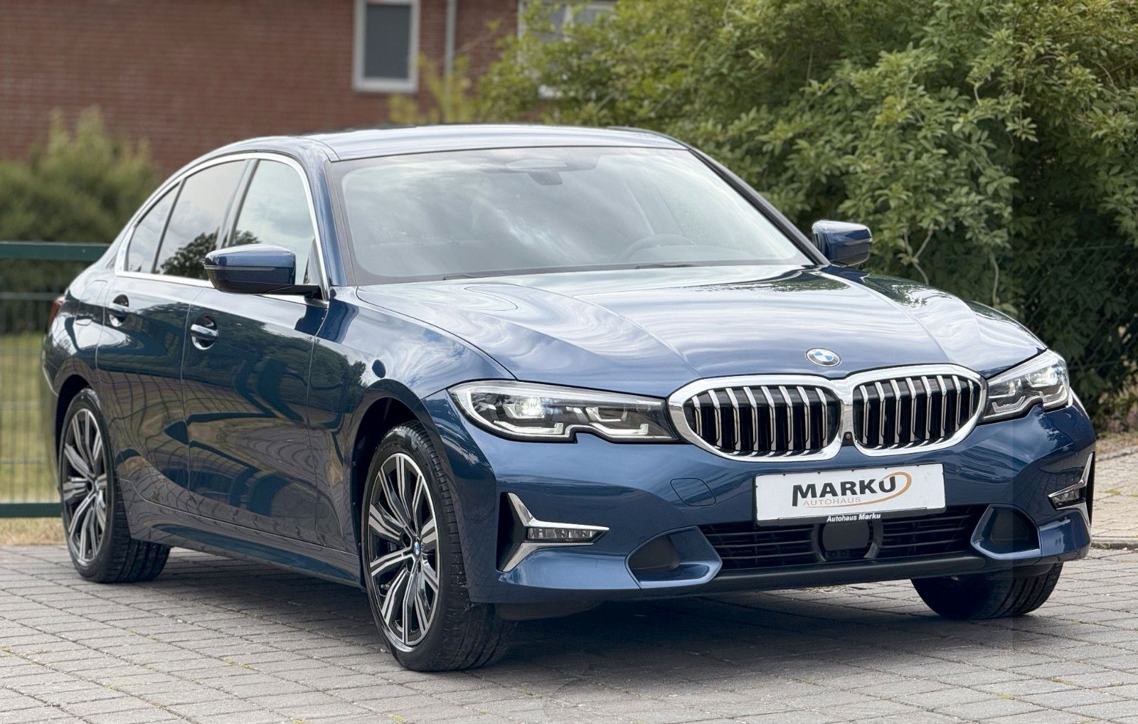 BMW 320d Limousine Luxury Line xDrive - Samsaru's Car Outlet