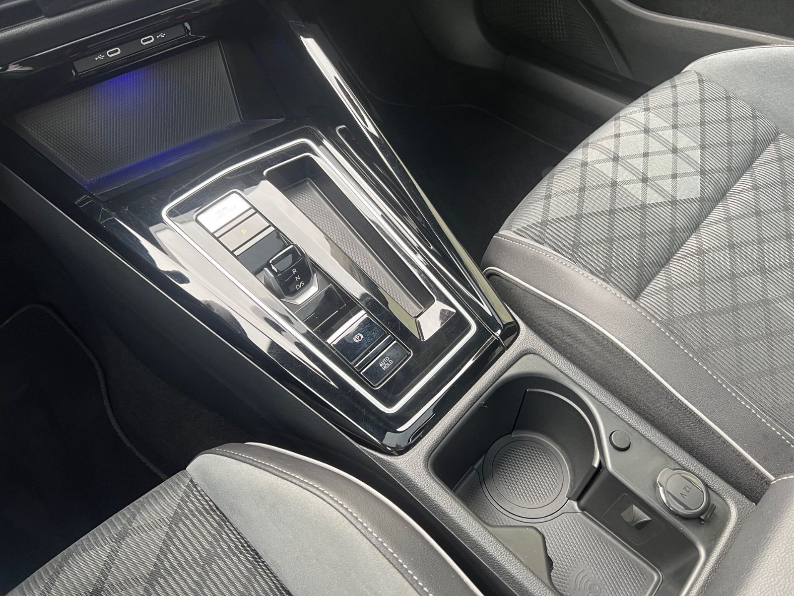 Volkswagen Golf VIII Variant 2.0 TDI R-Line - Samsaru's Car Outlet