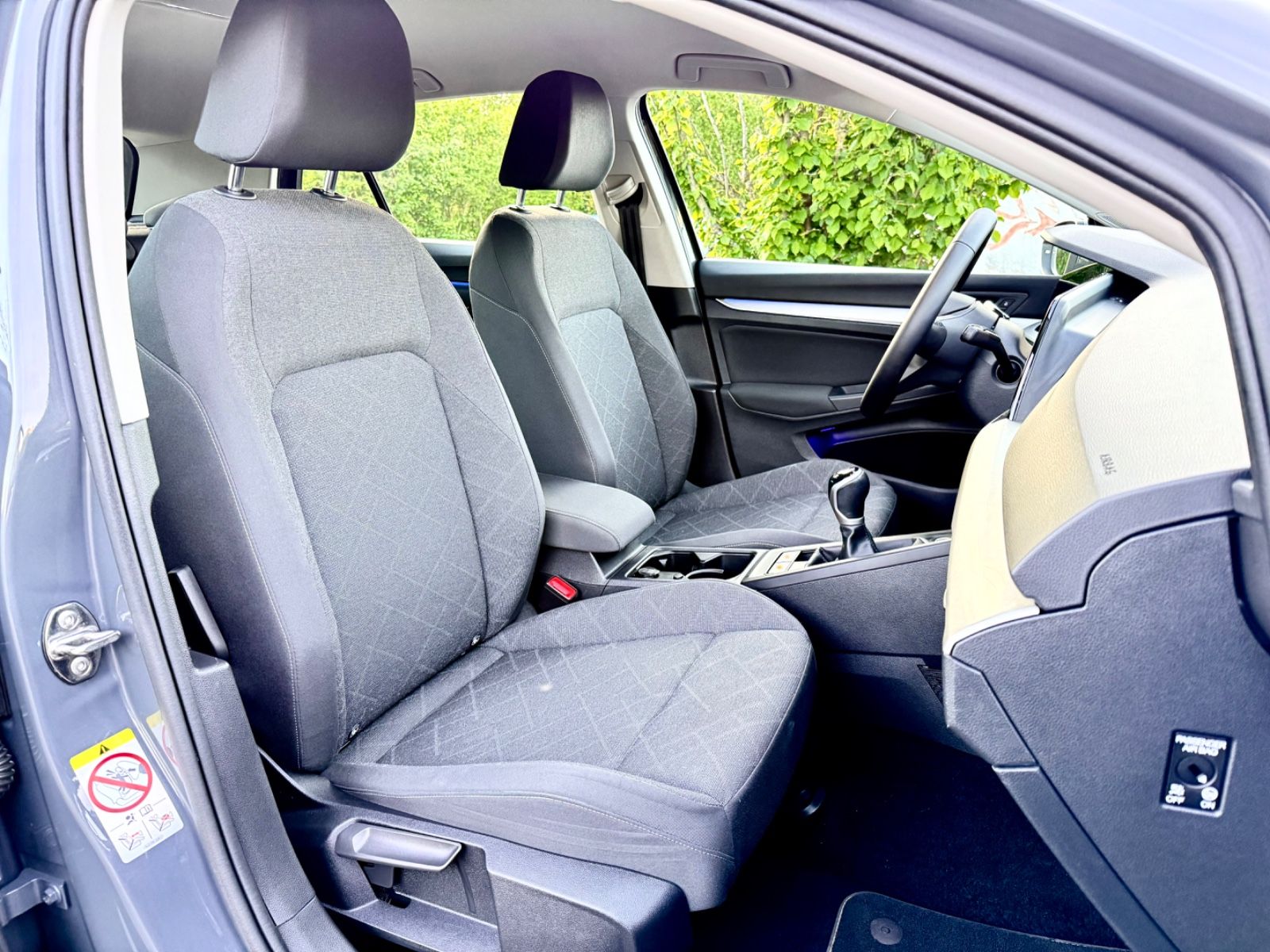 Volkswagen Golf VIII Life Edition - Samsaru's Car Outlet