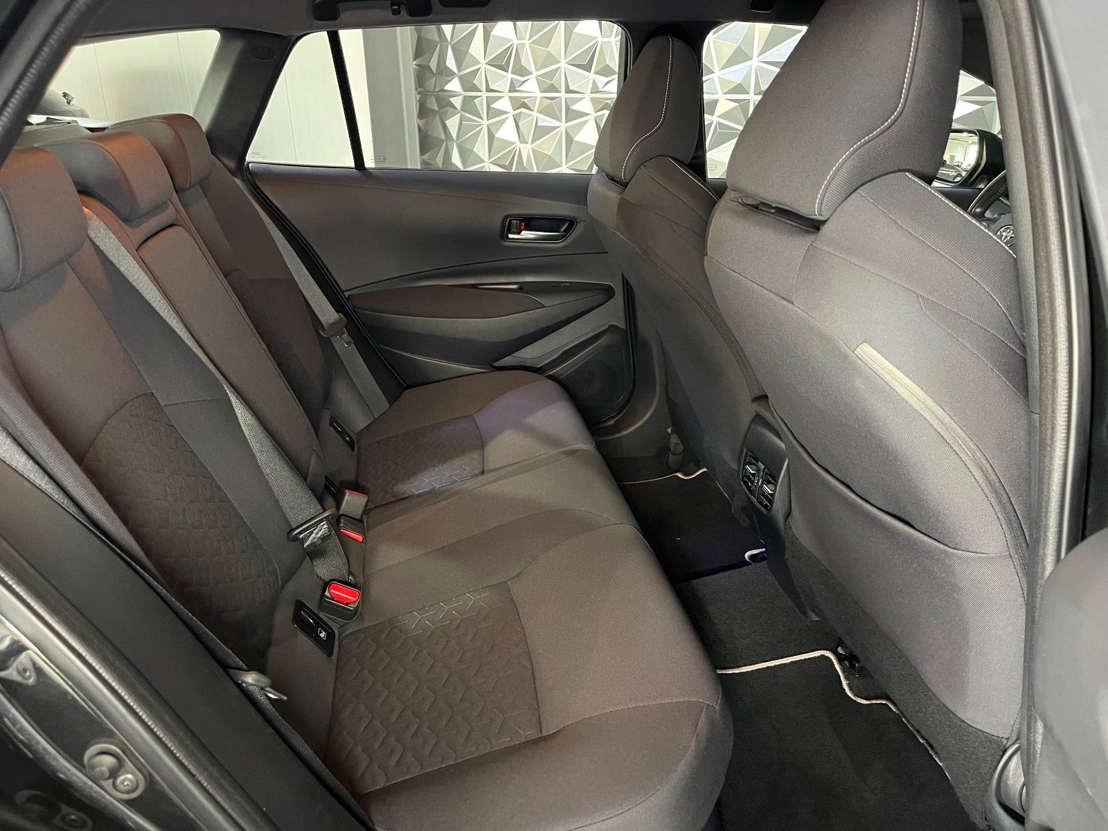 Toyota Corolla Touring Hybrid - Samsaru's Car Outlet