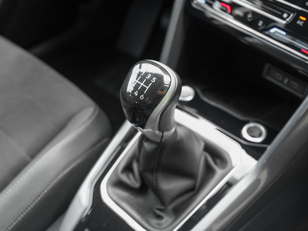 Volkswagen T-Roc 1.0 TSI Style - Samsaru's Car Outlet