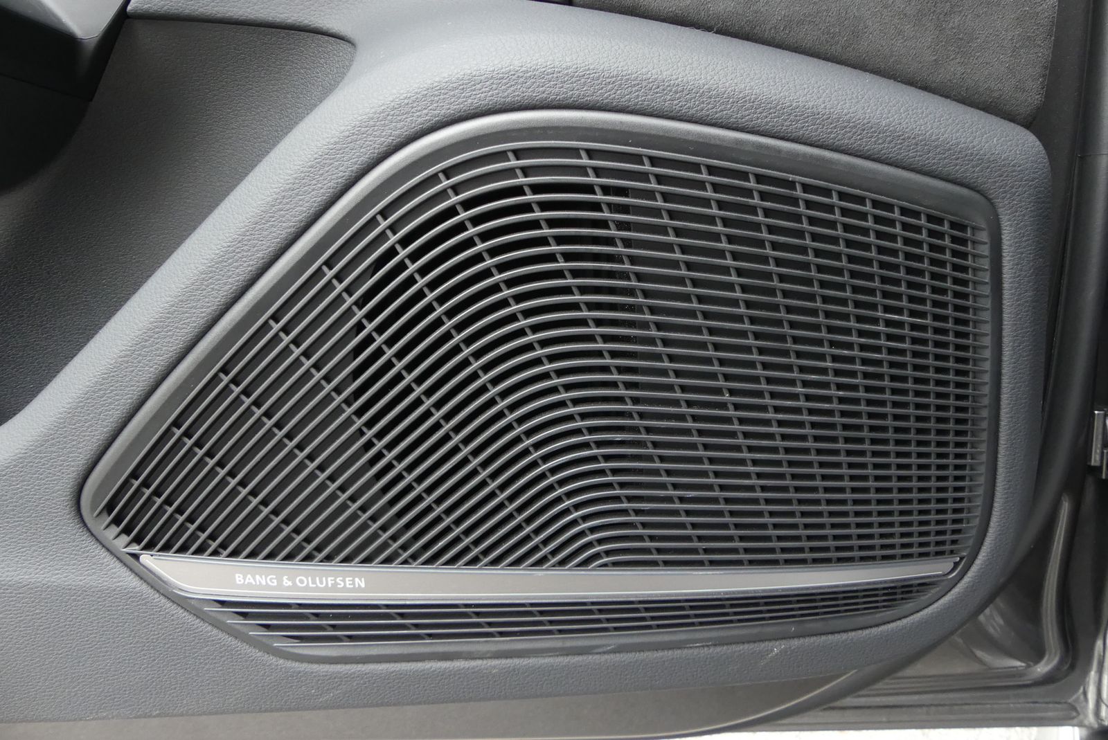 Audi A4 40 TFSI quattro S-Line - Samsaru's Car Outlet