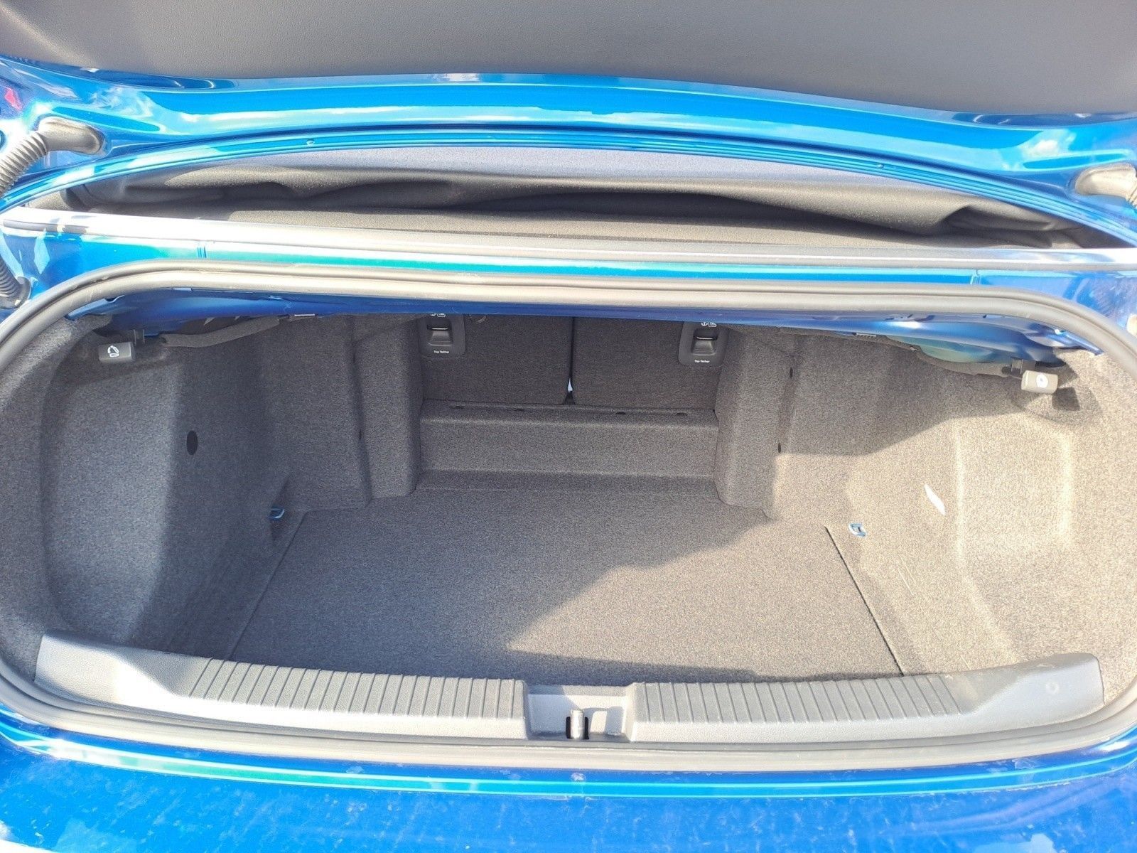 Volkswagen T-Roc R-Line 1.5 TSI - Samsaru's Car Outlet