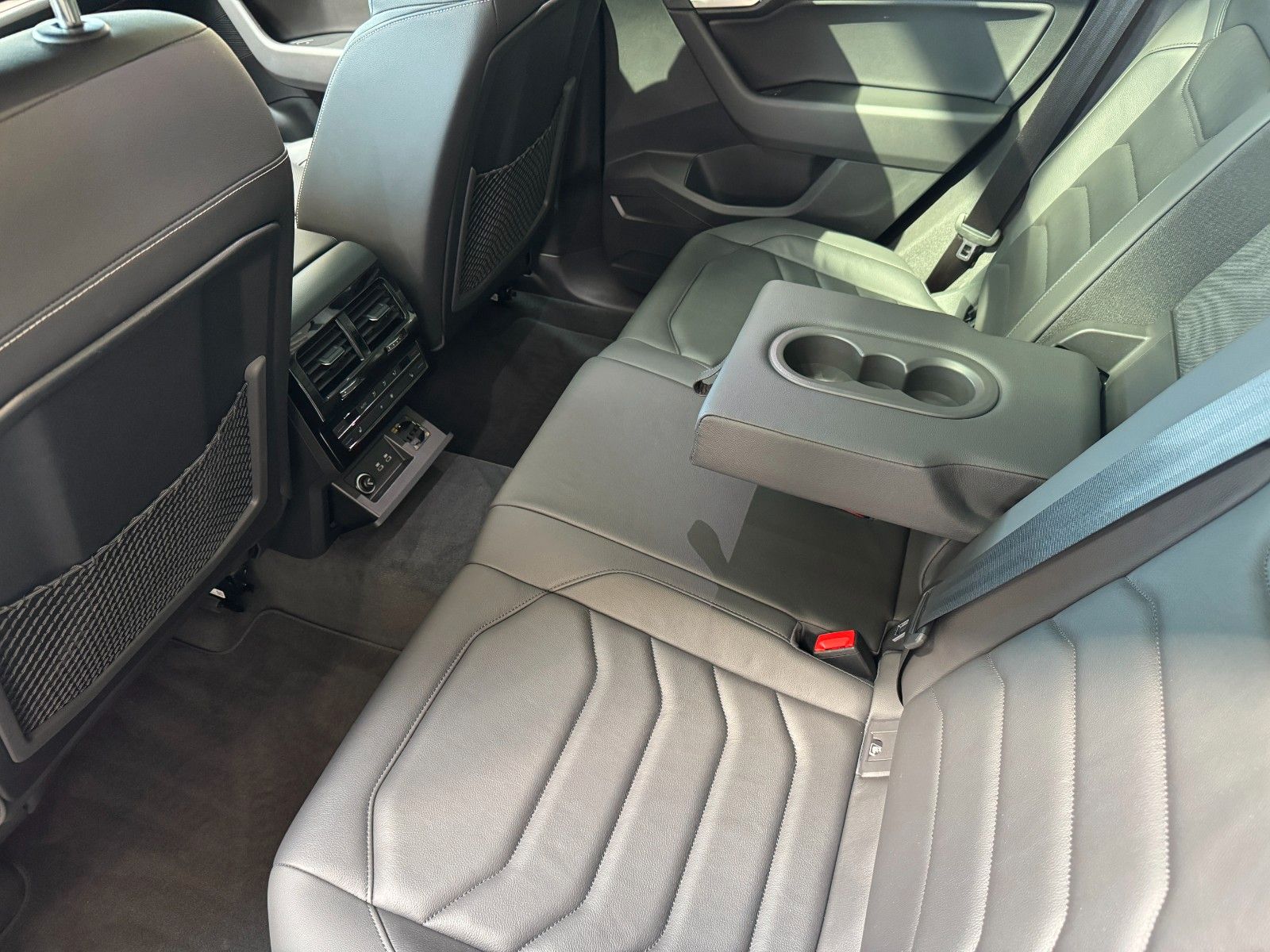Volkswagen Touareg 3.0TDI Elegance 4Motion - Samsaru's Car Outlet