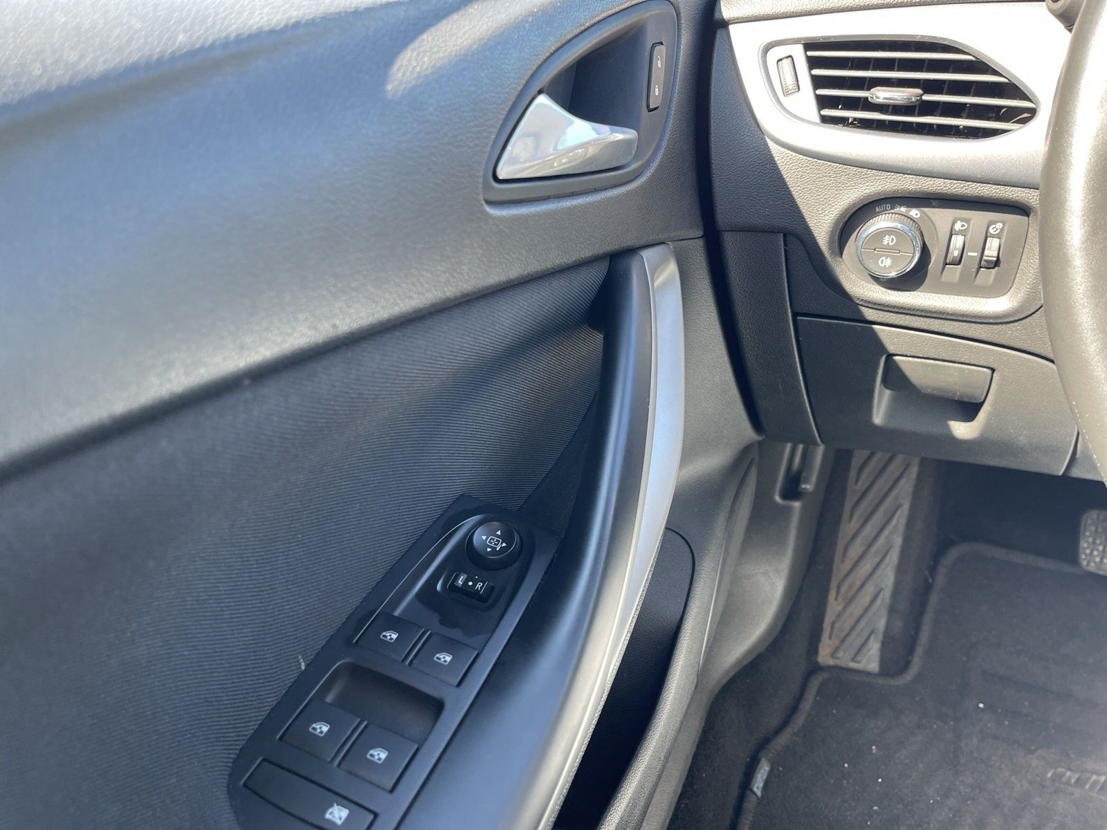Opel Astra 145PS Business - Samsaru's Car Outlet