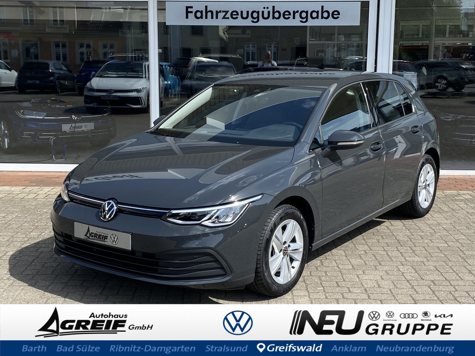 Volkswagen Golf VIII 1.5 eTSI DSG Life - Samsaru's Car Outlet