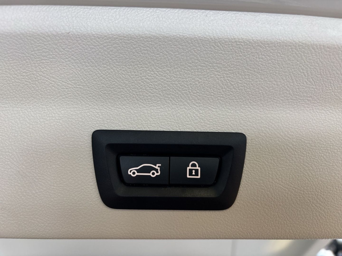 BMW X3 20i xDrive Park-Assistent Navi Digitales Cock