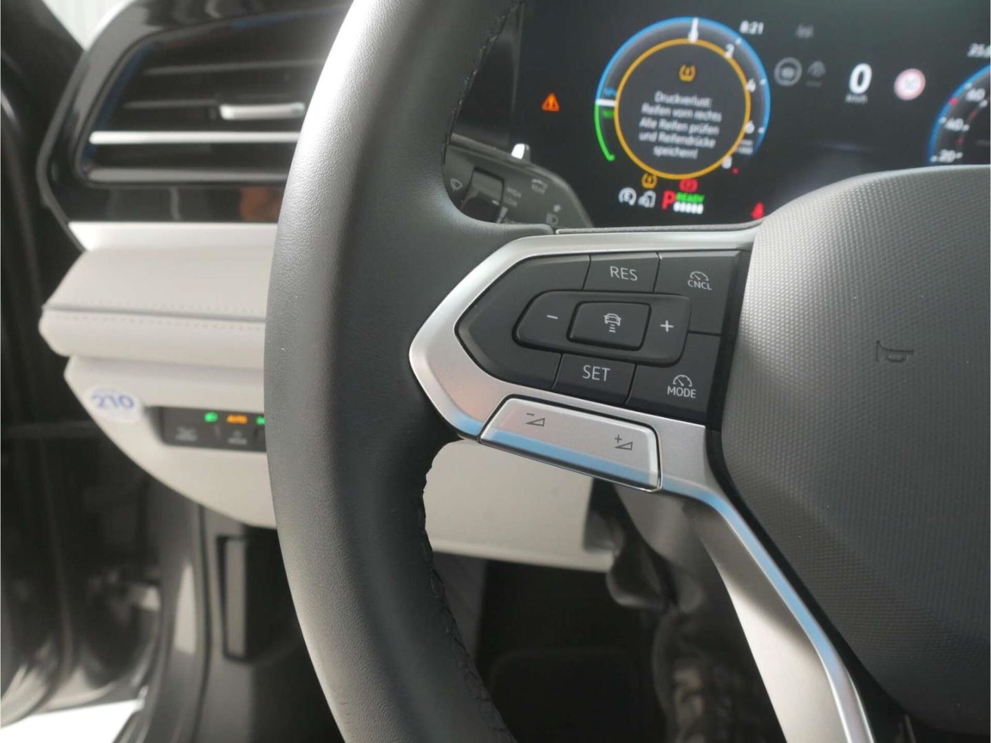 Volkswagen Passat 1.5 eHybrid Elegance DSG AHK/Leder/Matrix