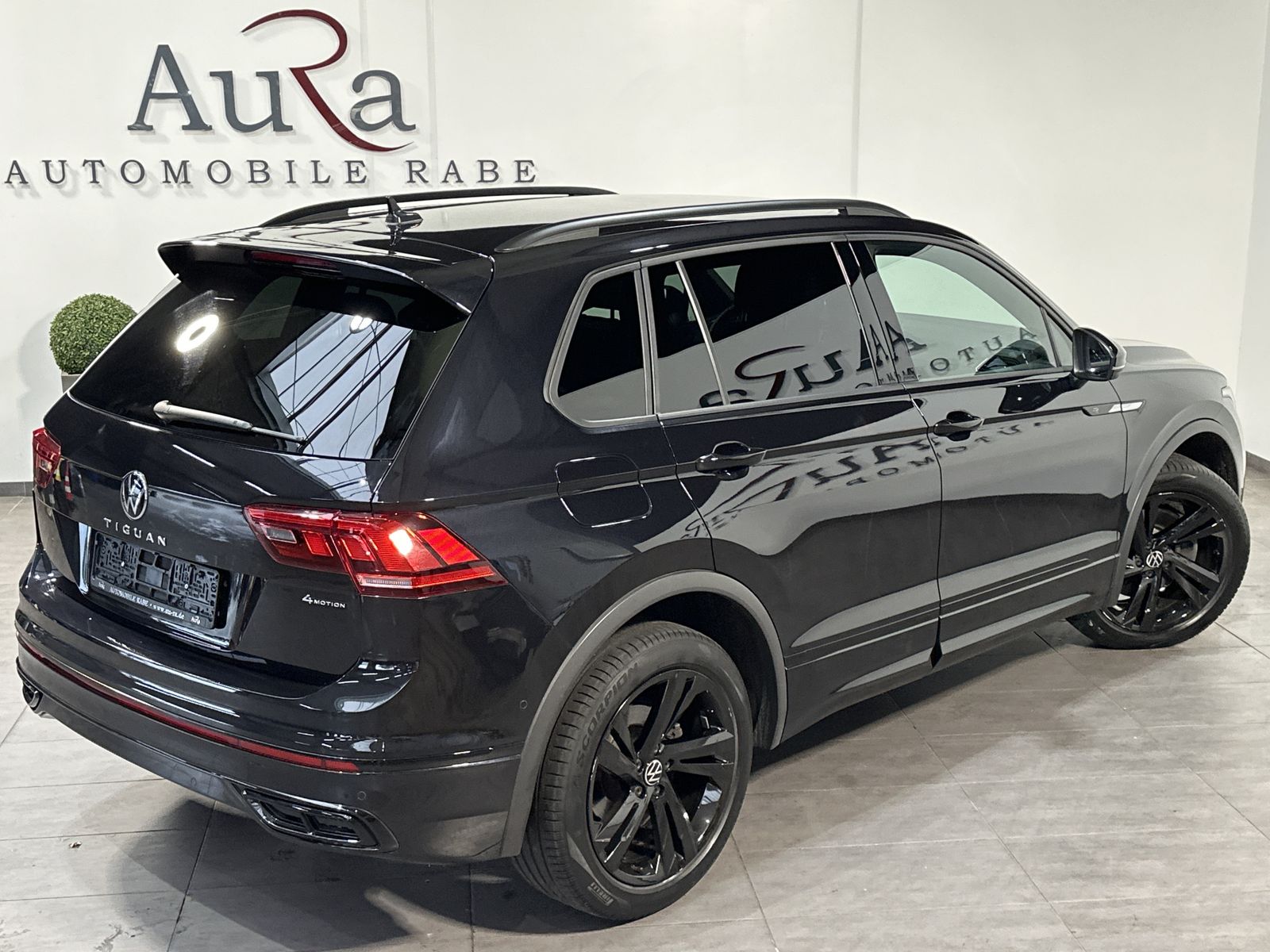 Volkswagen Tiguan 4M R-Line Black NAV+LED+AHK+ACC+VC+19ZOLL