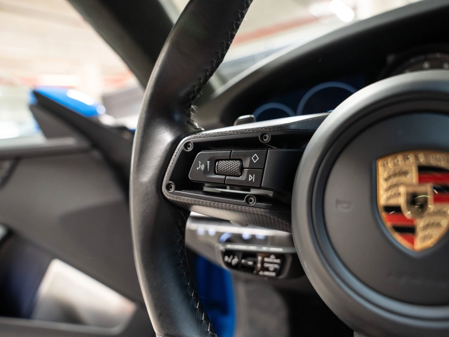 Porsche 992 Turbo S Burmester InnoDrive PCCB Lift-VA