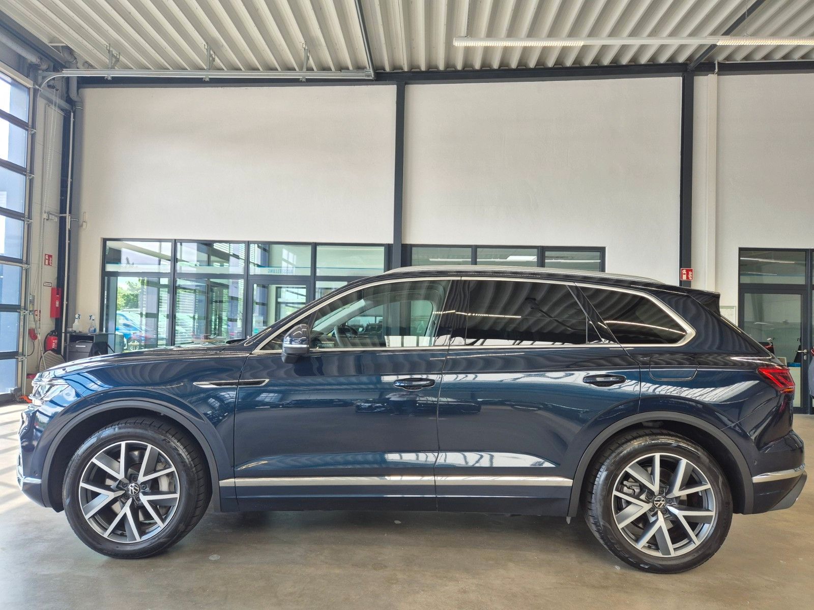 Volkswagen TOUAREG 3.0TSI ELEGANCE 4M eHYBRID - Samsaru's Car Outlet