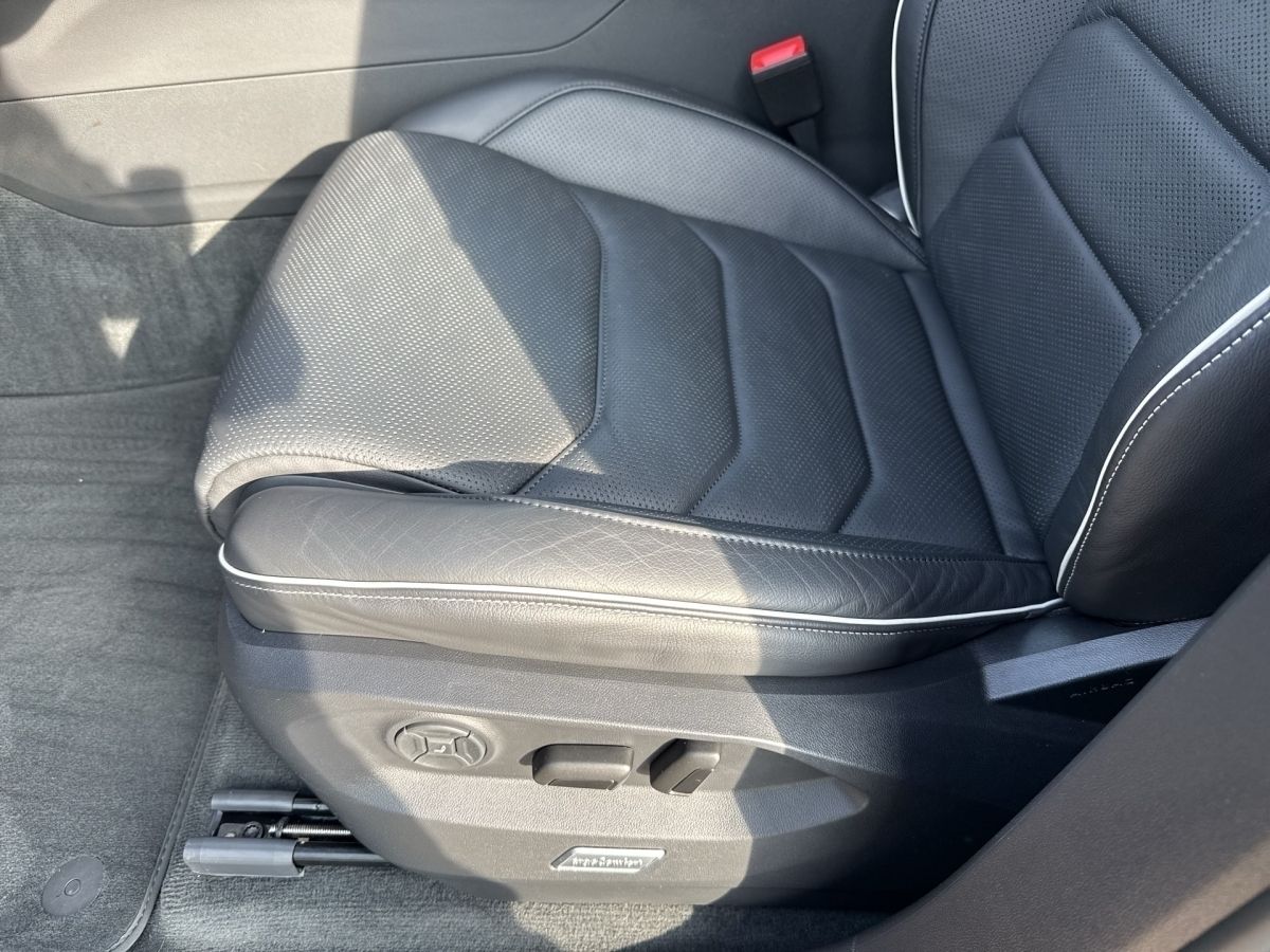Volkswagen Touareg TDi Allradlenkung - Samsaru's Car Outlet