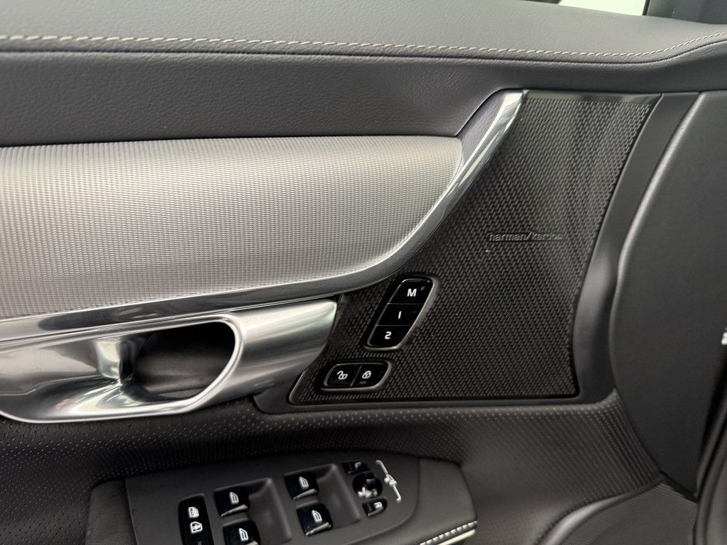 Volvo S90 T8 Plus Dark Plug-In Hybrid AWD