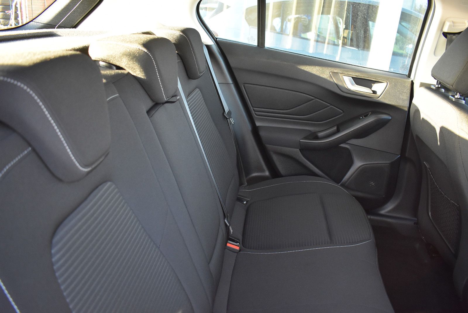 Ford Focus 1.0 EcoBoost Hybrid Aut. TITANIUM - Samsaru's Car Outlet