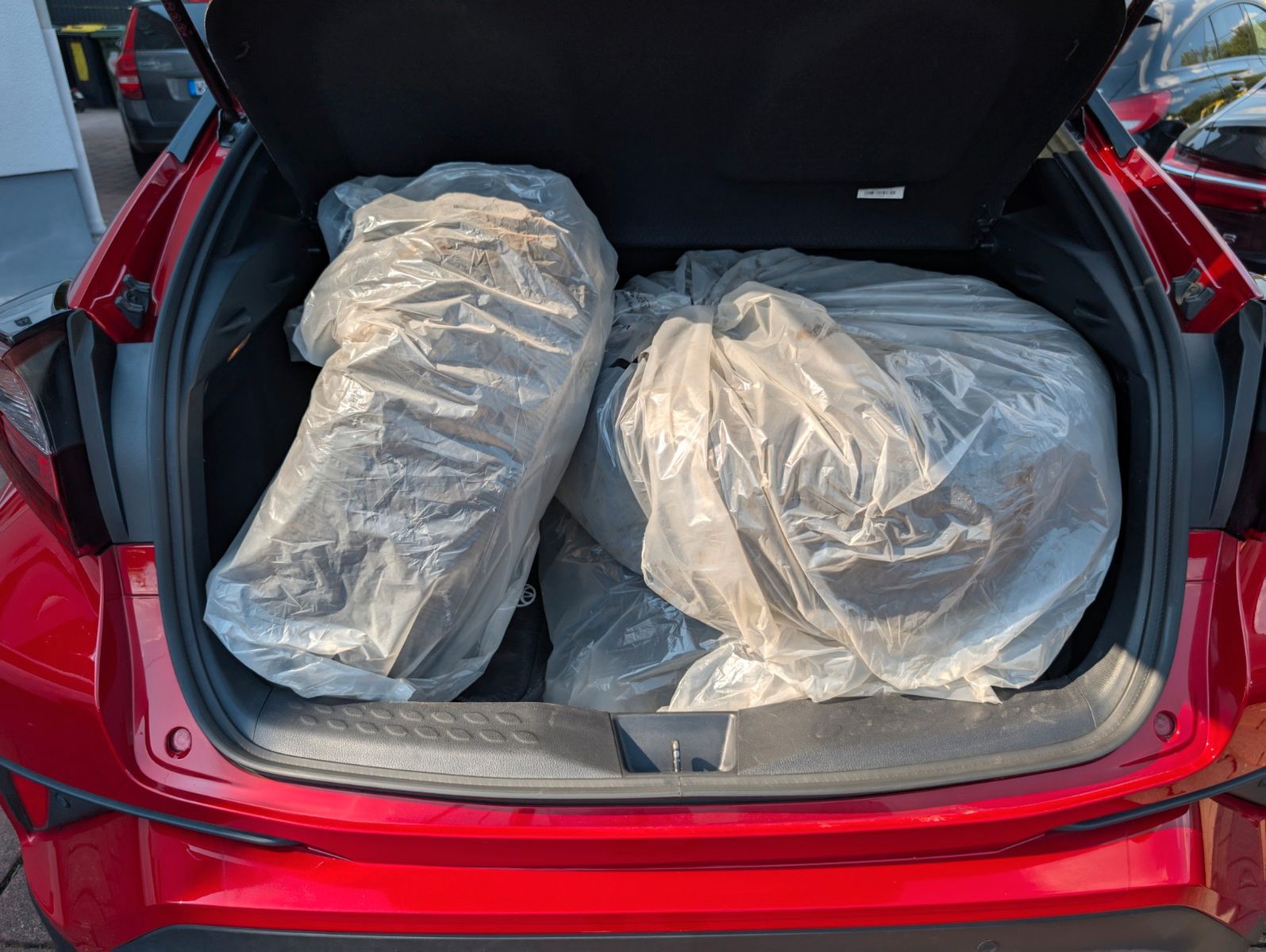 Toyota C-HR Hybrid - Samsaru's Car Outlet