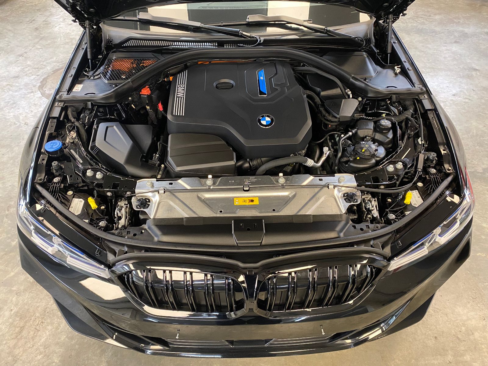 BMW 330e Touring - Samsaru's Car Outlet