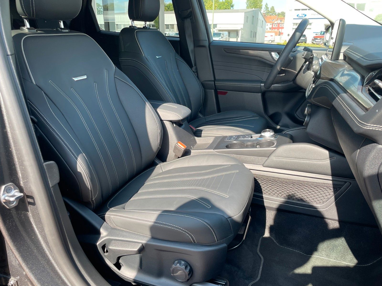 Ford Kuga FHEV Vignale - Samsaru's Car Outlet