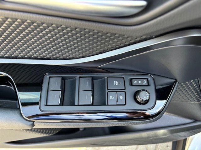 Toyota C-HR 2.0 Hybrid - Samsaru's Car Outlet