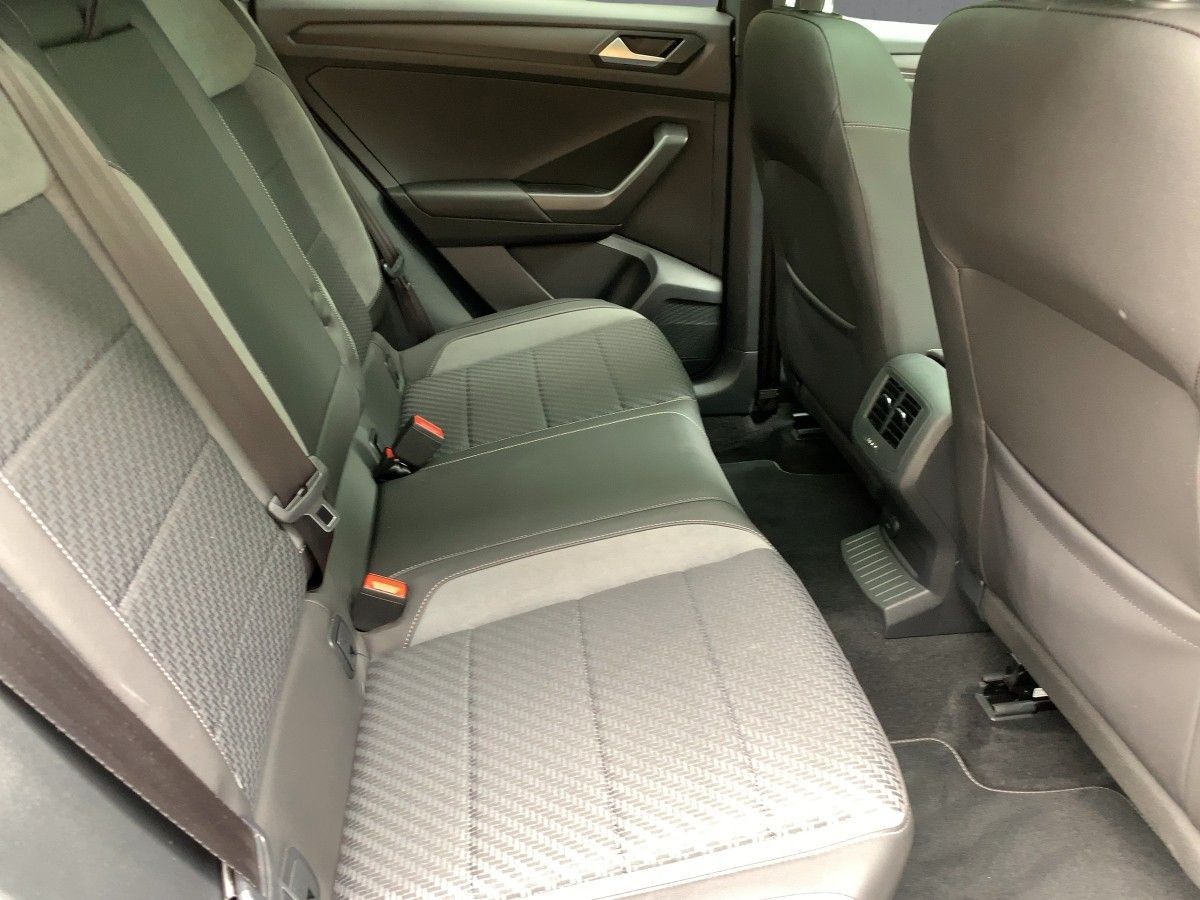 Volkswagen T-Roc 2.0 TSI 4M DSG R-LINE - Samsaru's Car Outlet