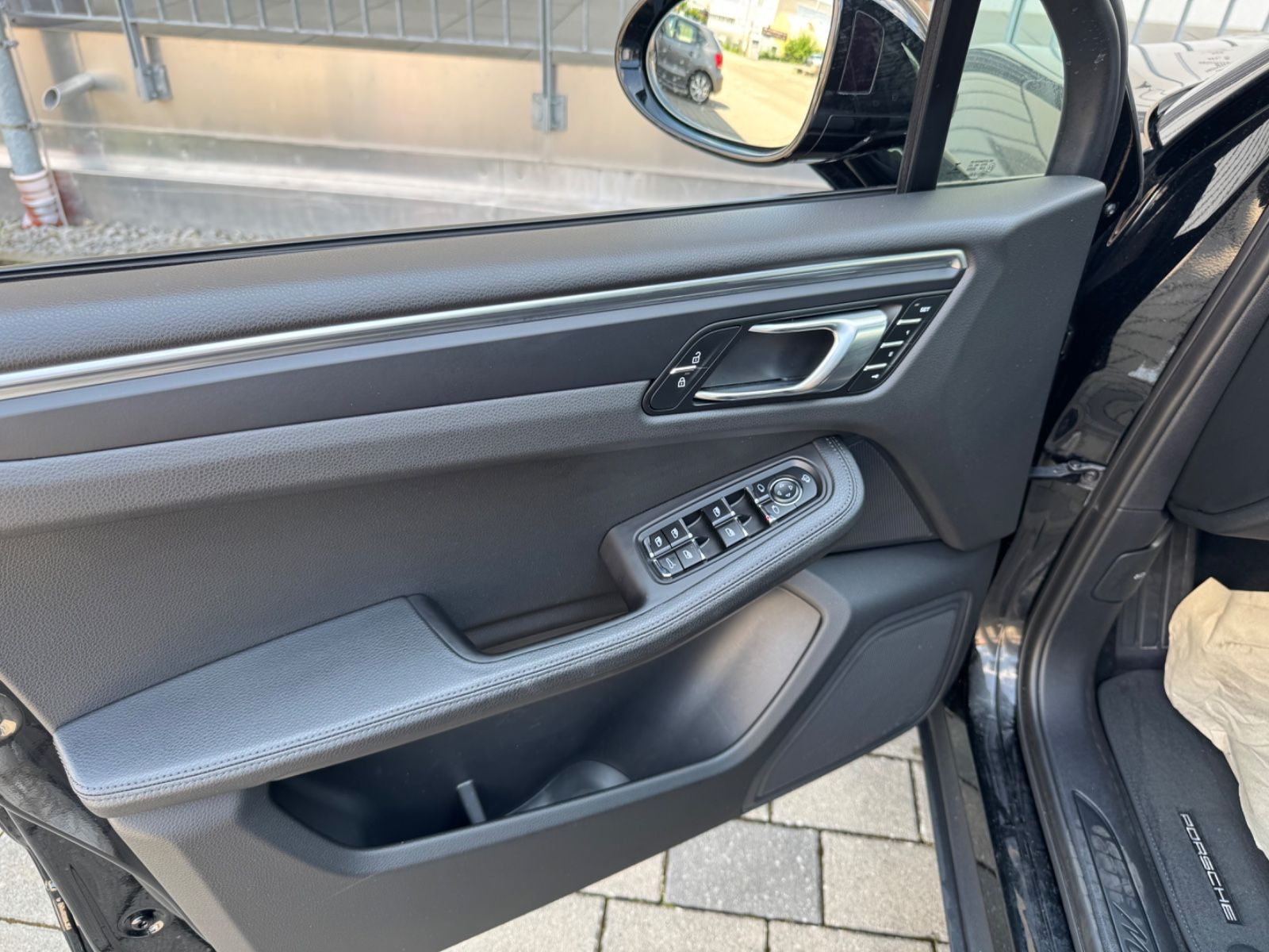 Porsche Macan - Samsaru's Car Outlet
