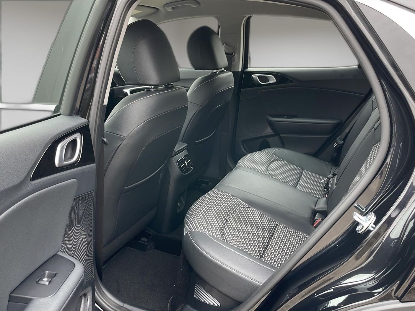 Kia XCeed 1.6 GDI PHEV DCT Spirit - Samsaru's Car Outlet