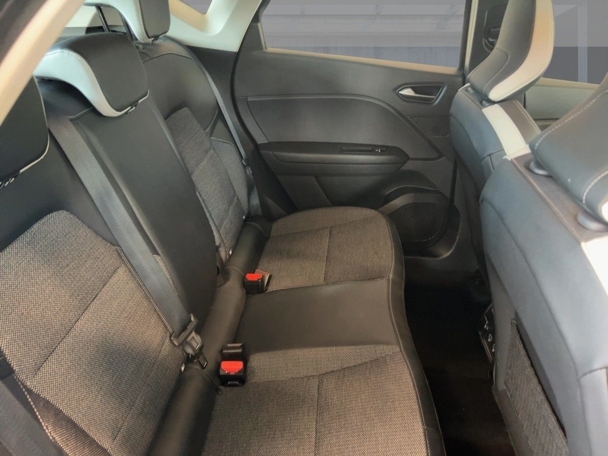 Renault Captur TCe 130 EDC Intens - Samsaru's Car Outlet
