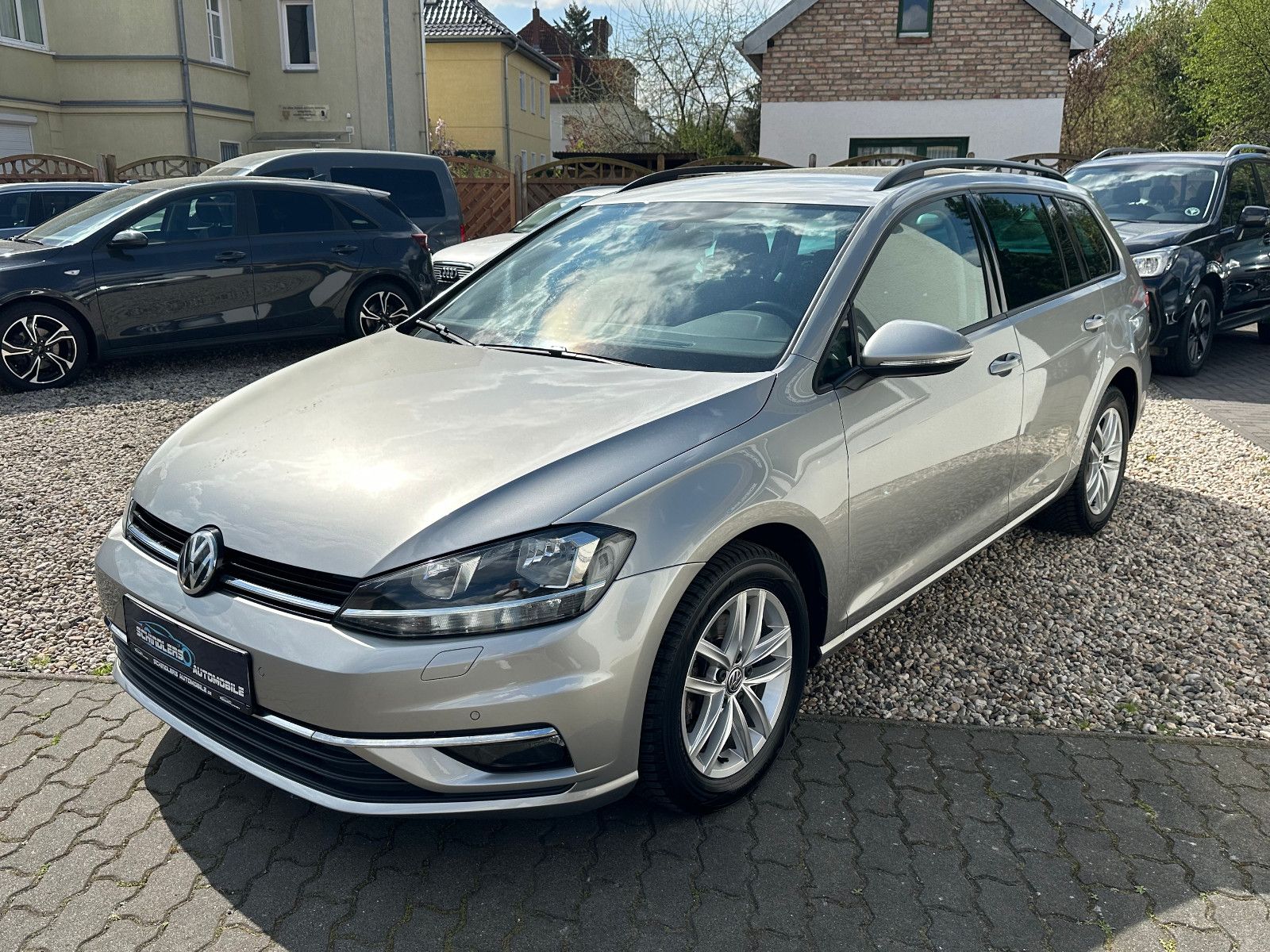 Volkswagen Golf VII Variant Comfortline DSG - Samsaru's Car Outlet