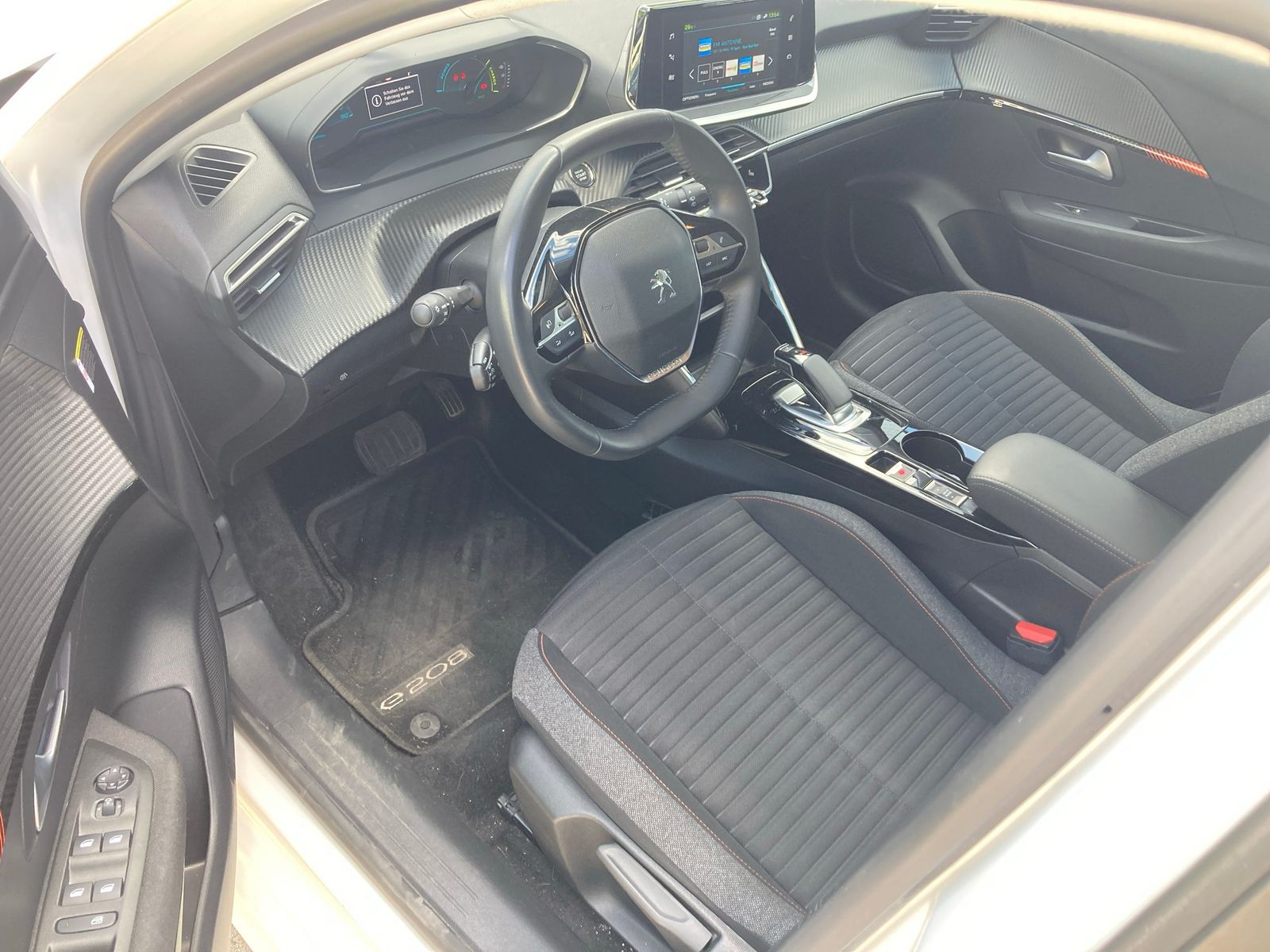 Peugeot 208 e- Elektro 136 Active - Samsaru's Car Outlet
