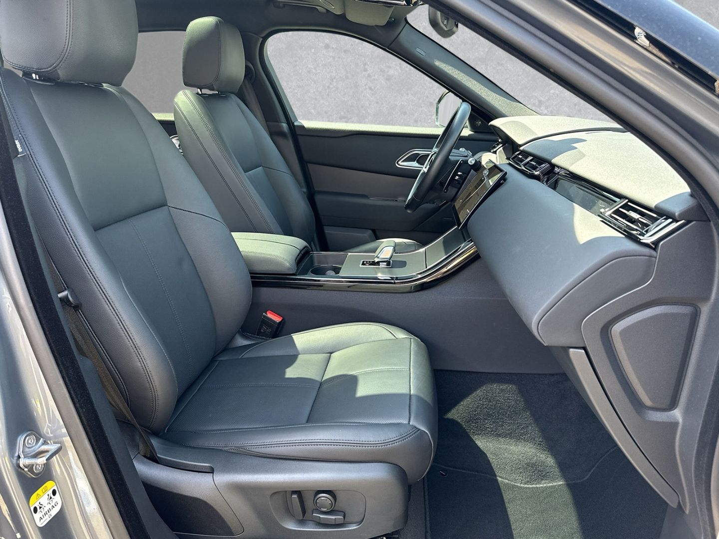 Range Rover Velar D200 R-Dynamic SE - Samsaru's Car Outlet