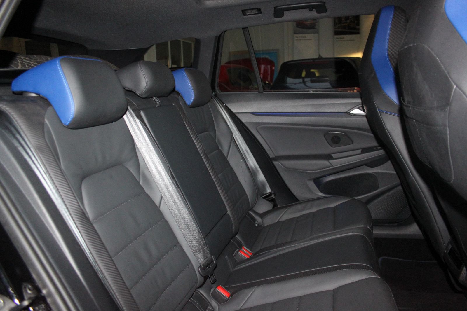Volkswagen Golf VIII Variant R/DSG/PANO/LEDER/IQLED/H&K/BLC