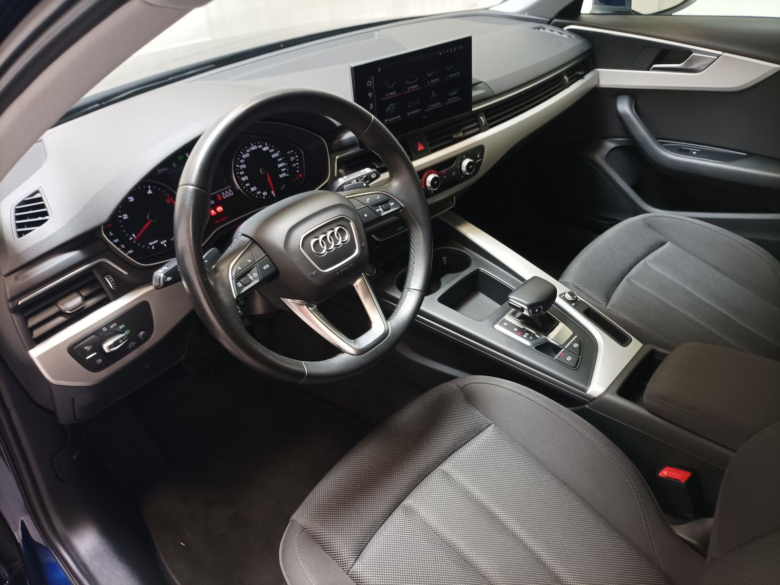 Audi A4 35 2.0 TDI Avant - Samsaru's Car Outlet